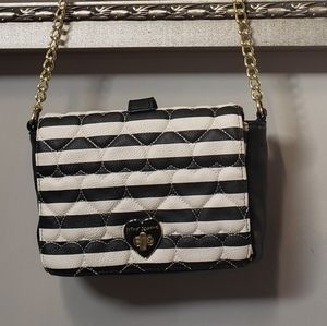 🖤 Betsey Johnson crossbody purse 🖤